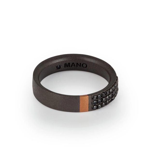 Mano J Anello Uomo In Titanio, Oro Rosso 18 Kt E 27 Diamanti Black - immagine 2